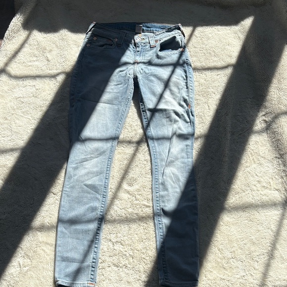 True Religion Curvy Skinny Jeans – Size 27 | Signature Horseshoe | Light Wash | - Picture 1 of 10
